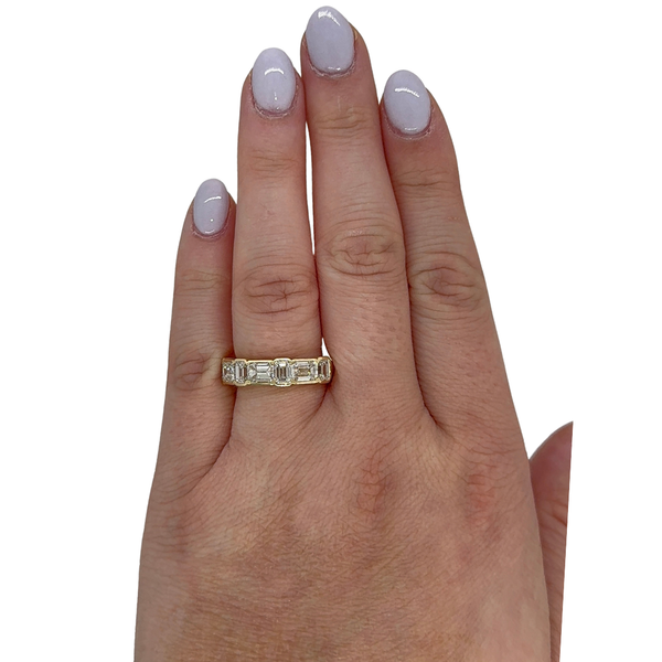 Lab-Grown Bezel Alternating Direction Emerald Cut Band