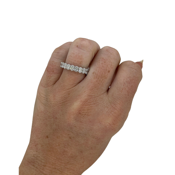 Lab-Grown 13-Stone Oval Band