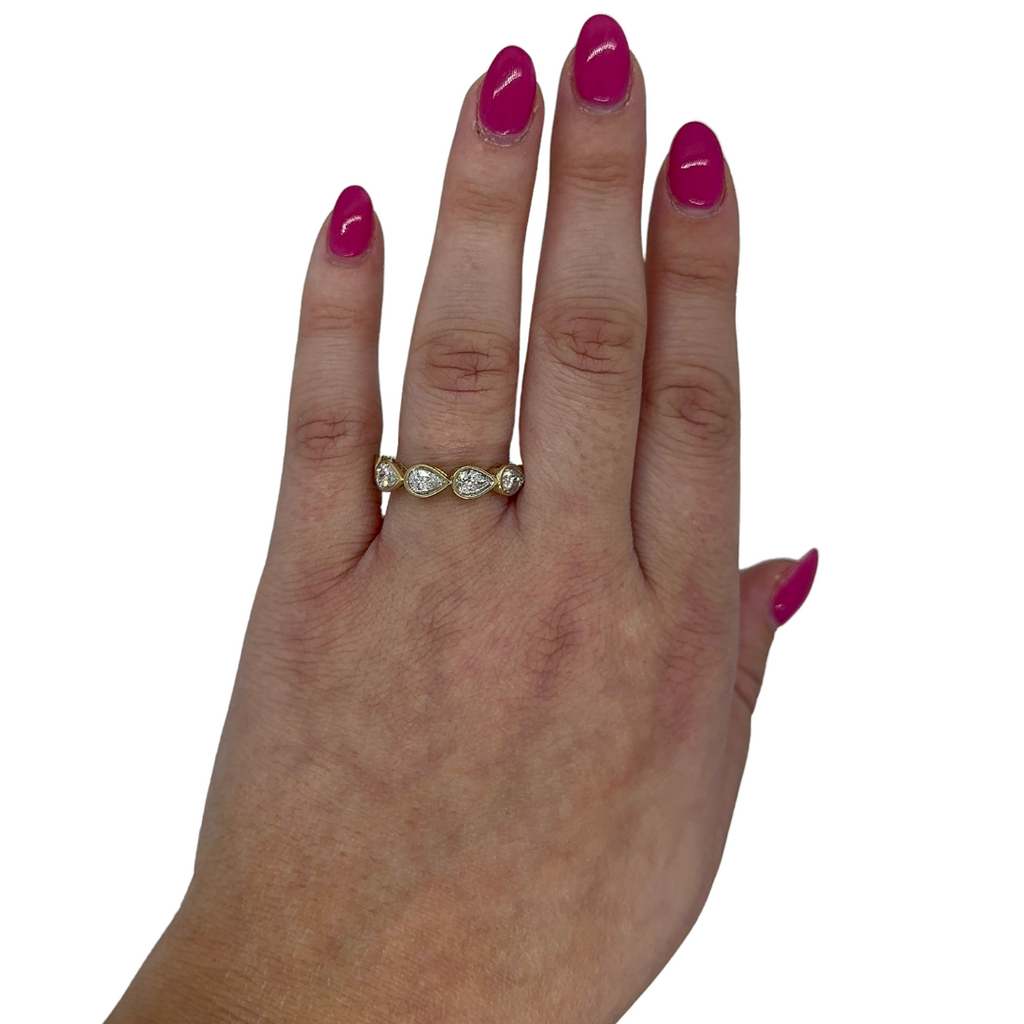 Bezel E/W Pear Band