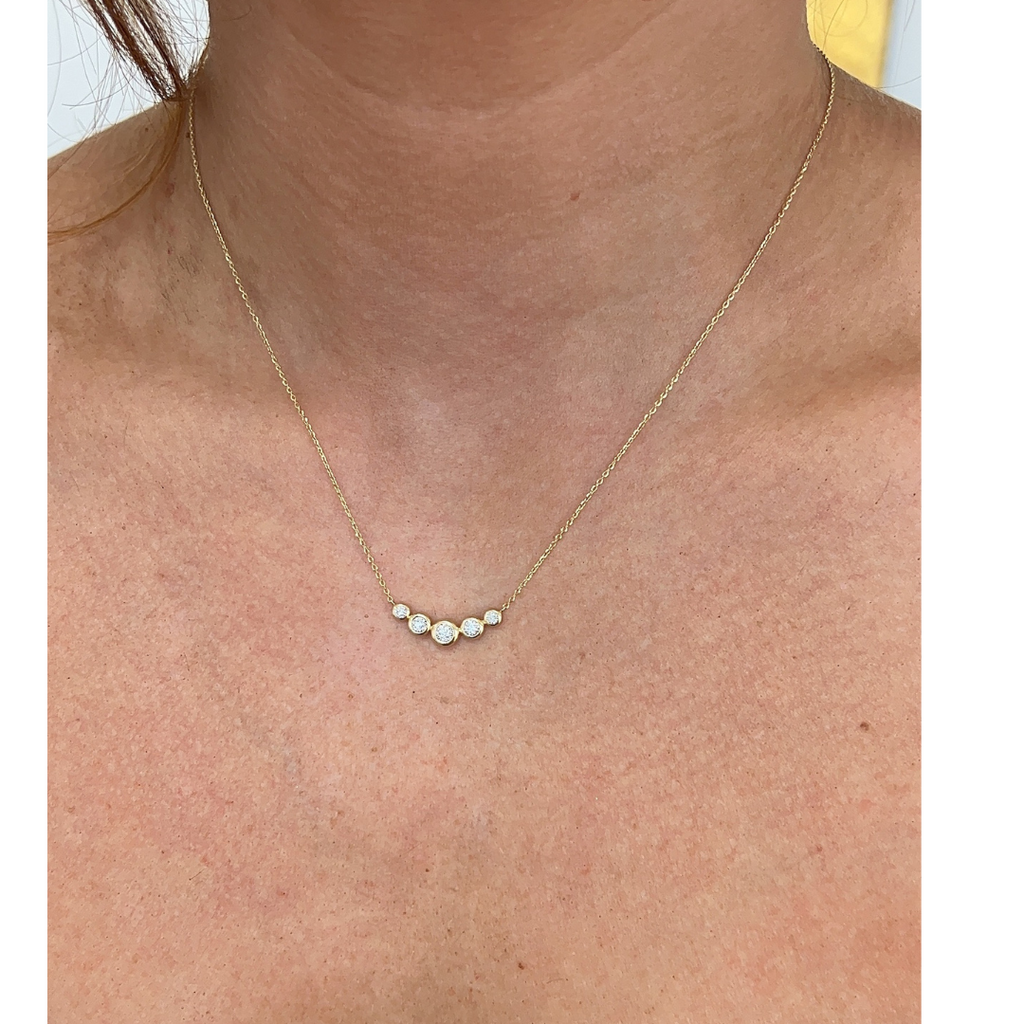 Graduated Illusion Set Round Diamond Necklace