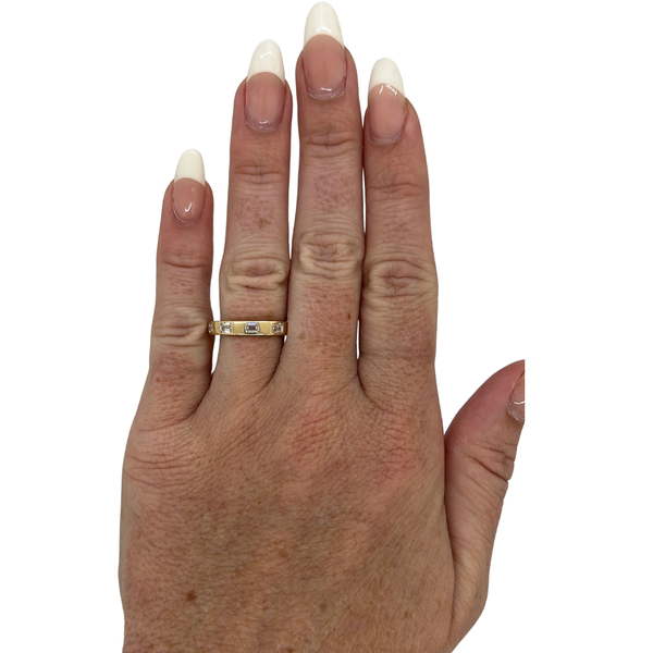 Lab-Grown Gypsy Set E/W Emerald Band