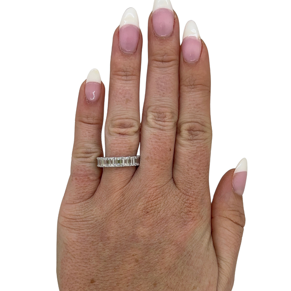 Lab-Grown 11-Stone Emerald Band