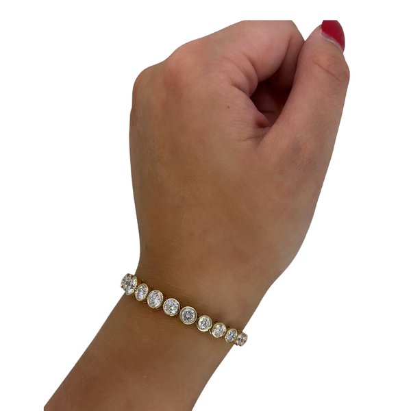 Lab-Grown Graduated Round Bezel Tennis Bracelet