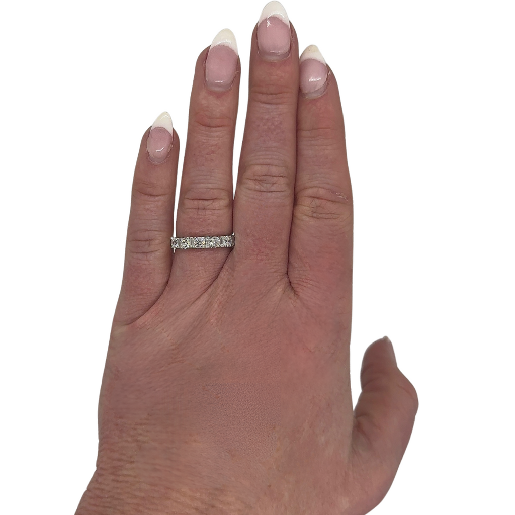 Round & N/S Baguette Diamond Band