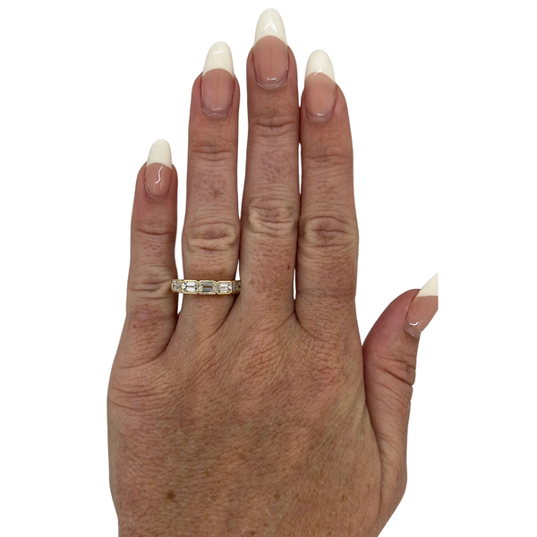 Lab-Grown E/W Bezel Emerald Cut Band