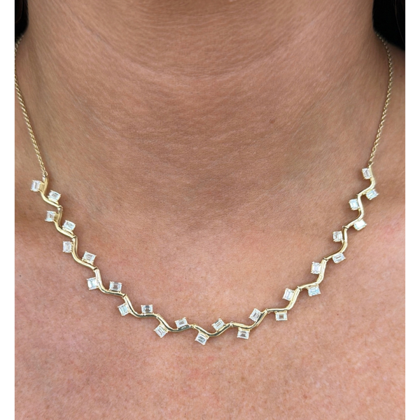 Scattered Baguette Wavy Chain Necklace