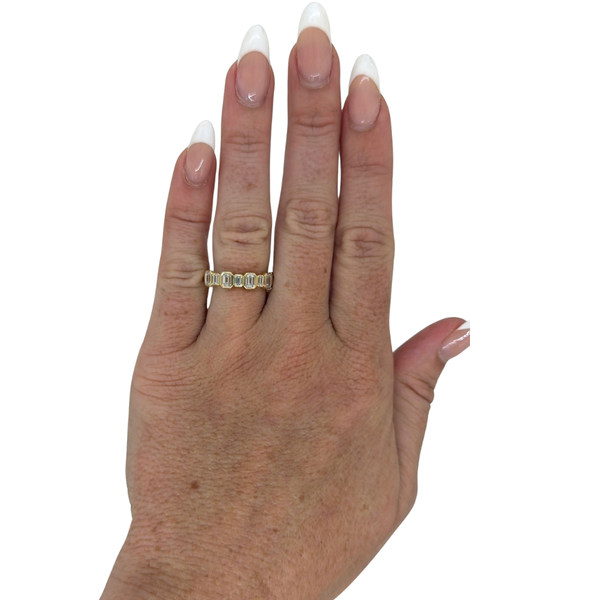 Lab-Grown Alternating Size Bezel Emerald Cut Band