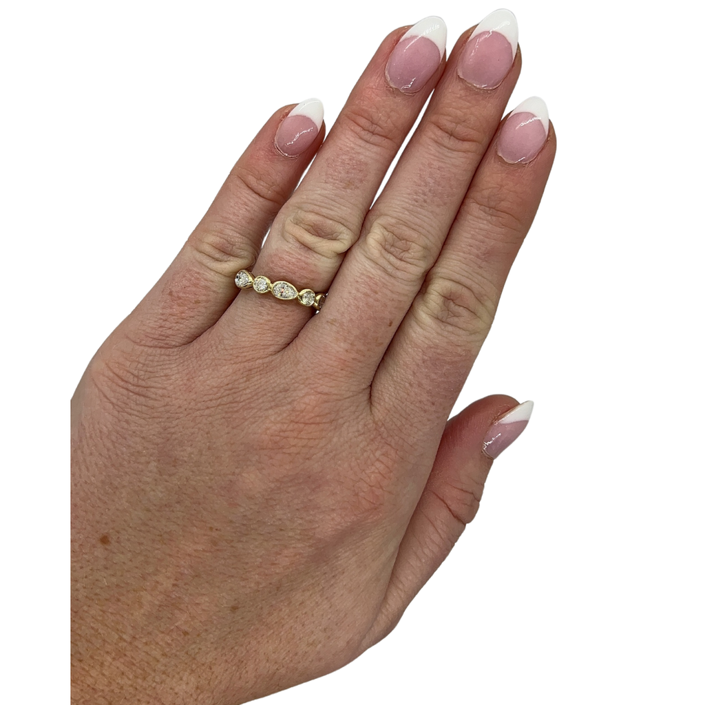Bezel Set Pear & Round Diamond Band