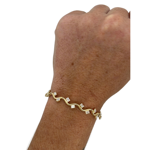 Scattered Baguette Wavy Bracelet