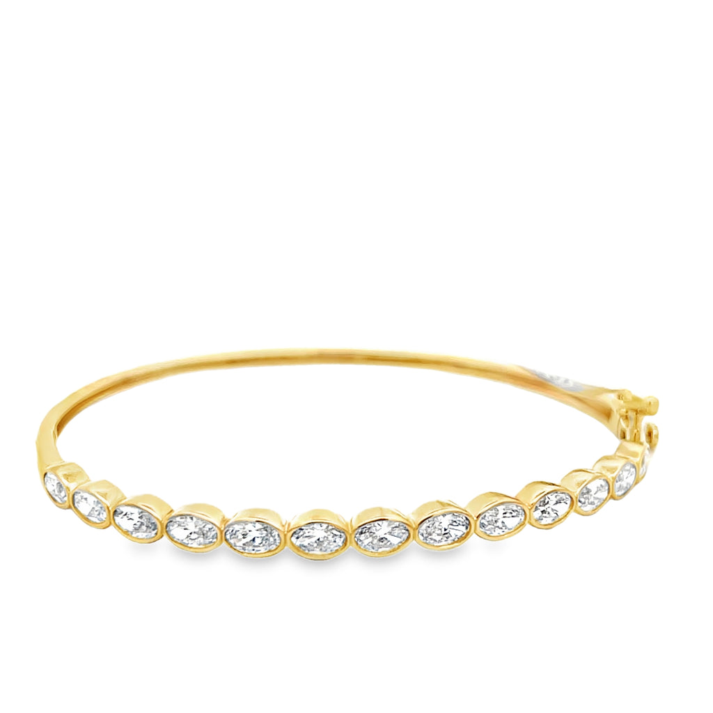 Lab-Grown Bezel E/W Oval Bangle