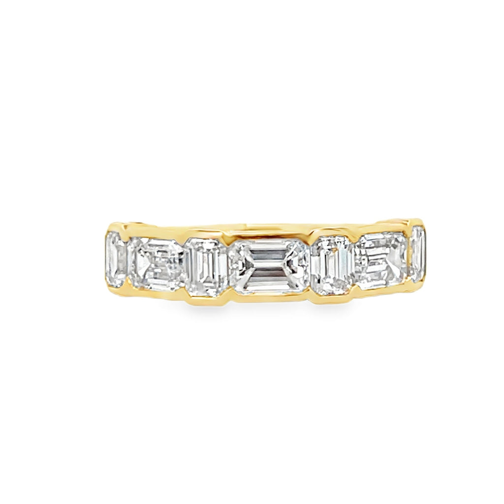 Lab-Grown Bezel Alternating Direction Emerald Cut Band